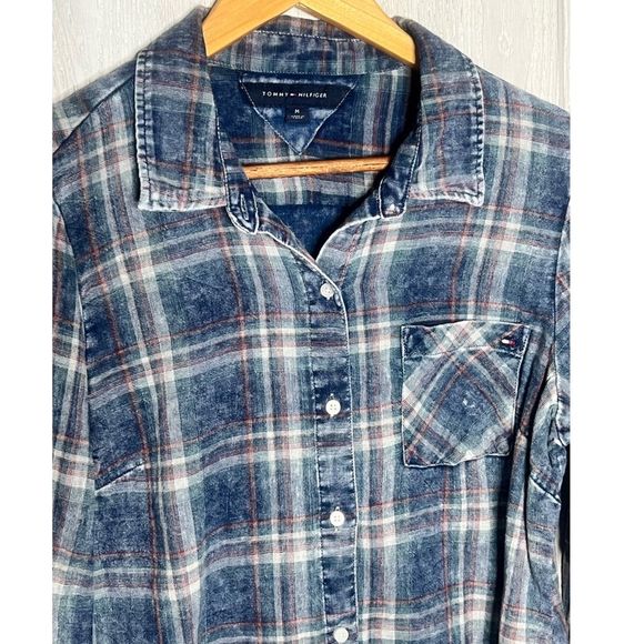 M Tommy Hilfiger Plaid Button down shirt - Picture 3 of 4
